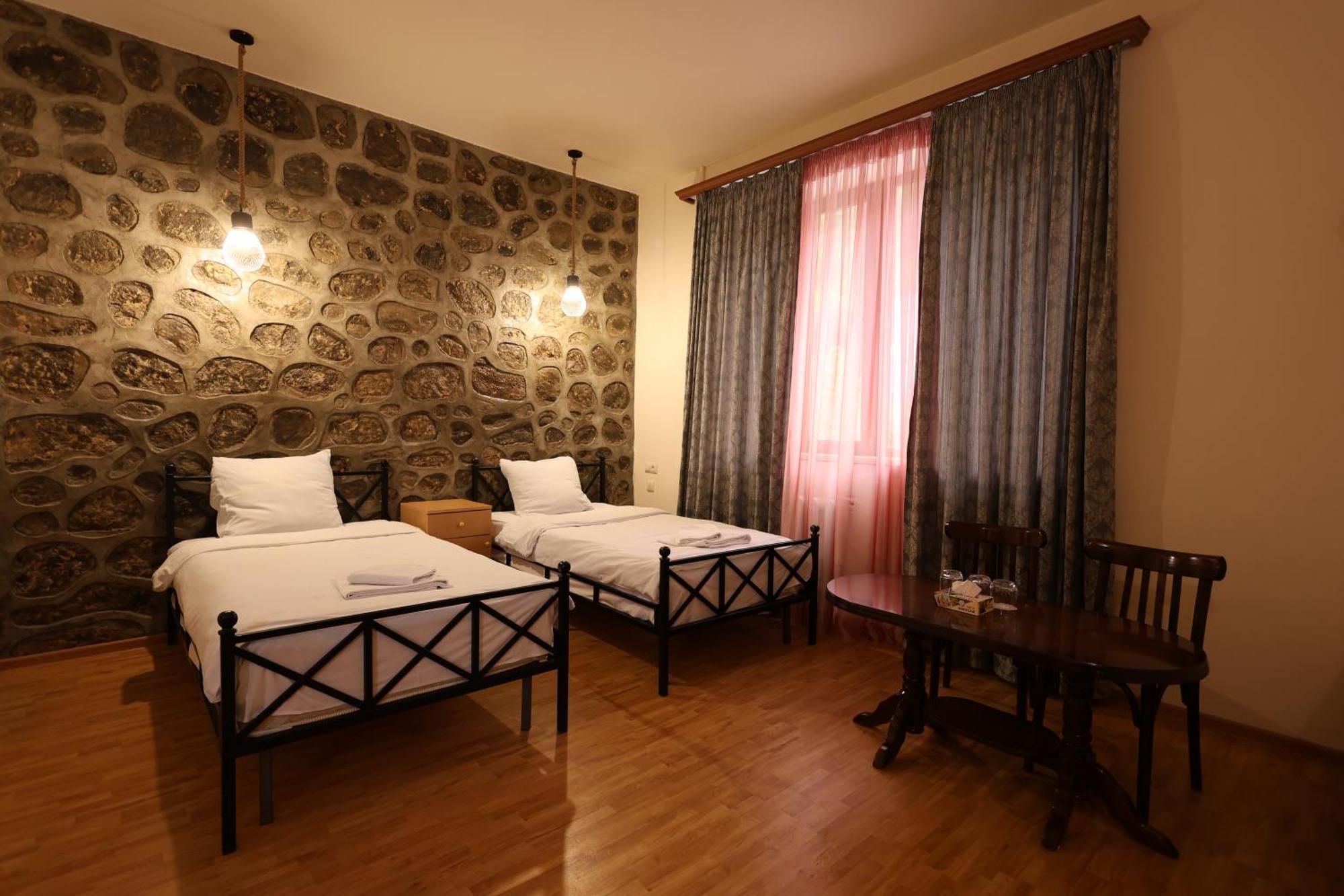 Yeghevnut Hotel Goris Extérieur photo