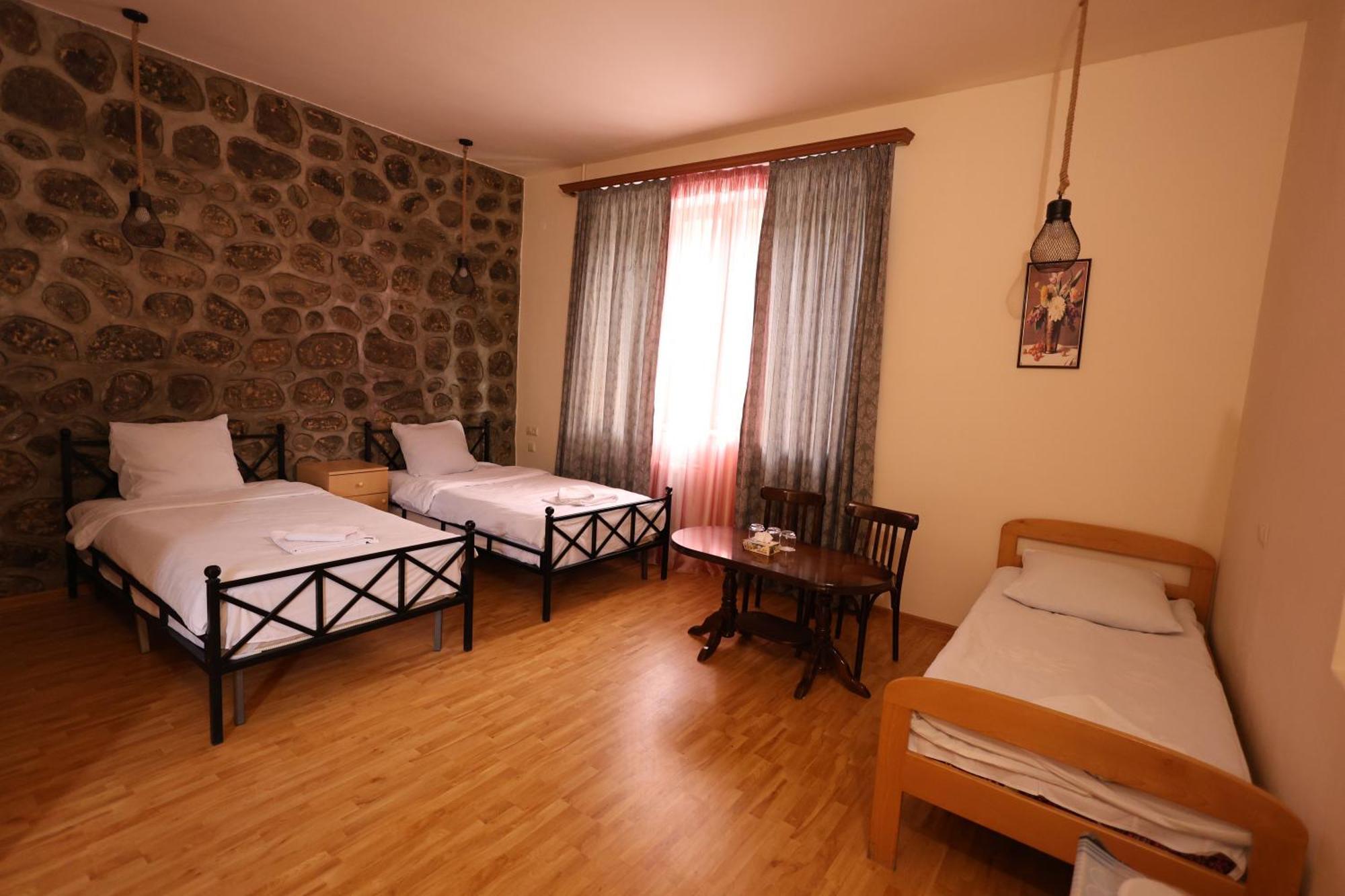 Yeghevnut Hotel Goris Extérieur photo