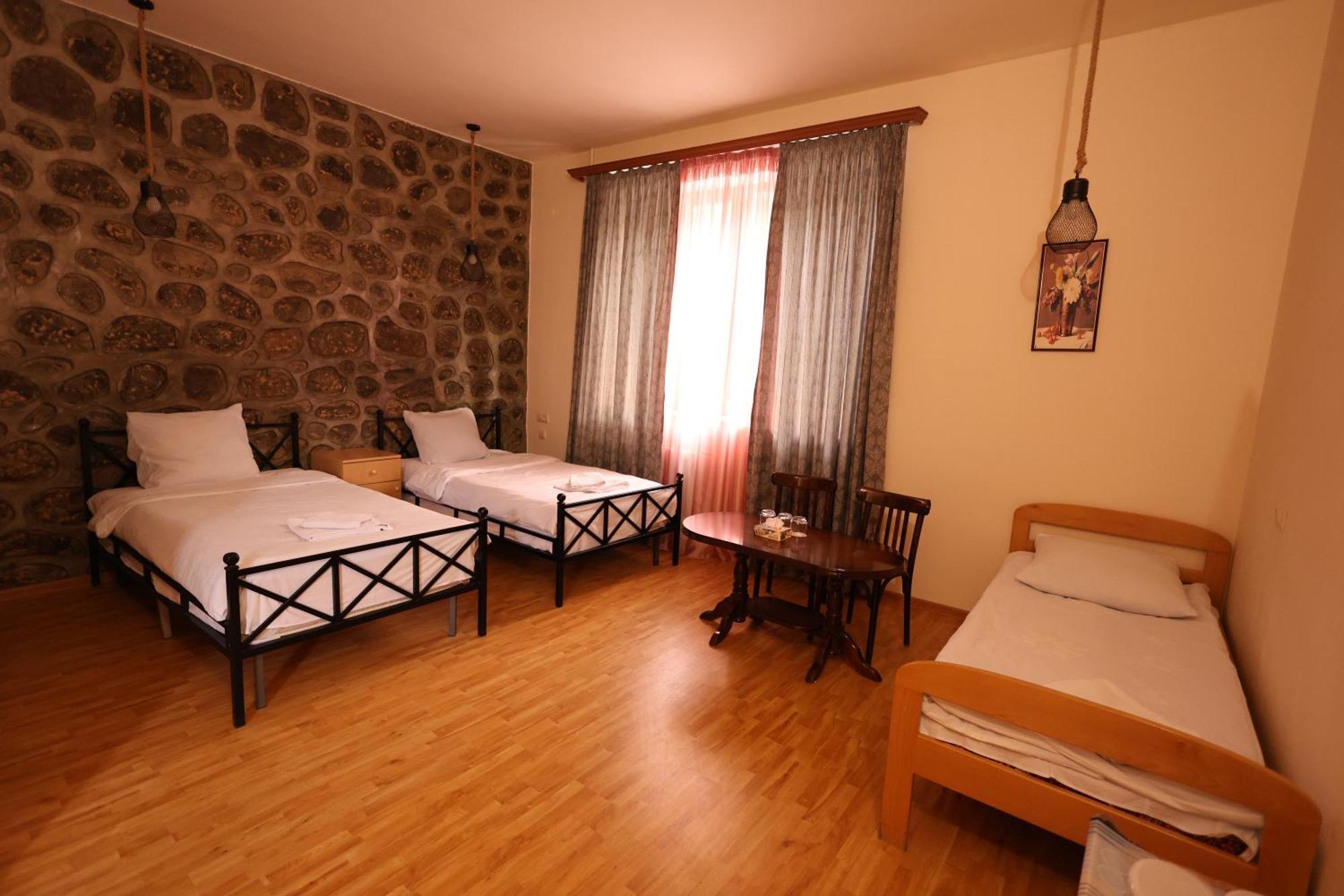 Yeghevnut Hotel Goris Extérieur photo