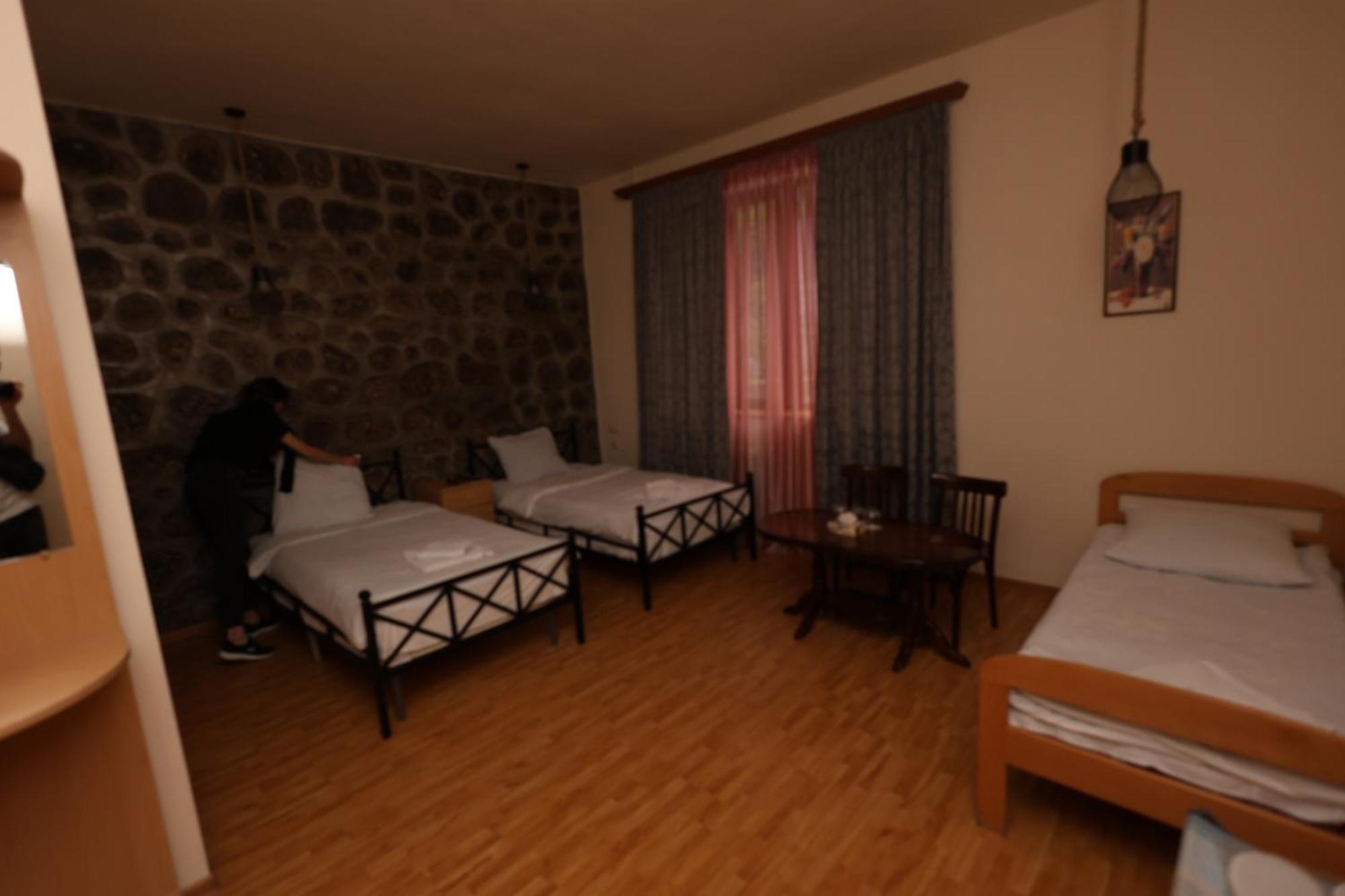 Yeghevnut Hotel Goris Extérieur photo