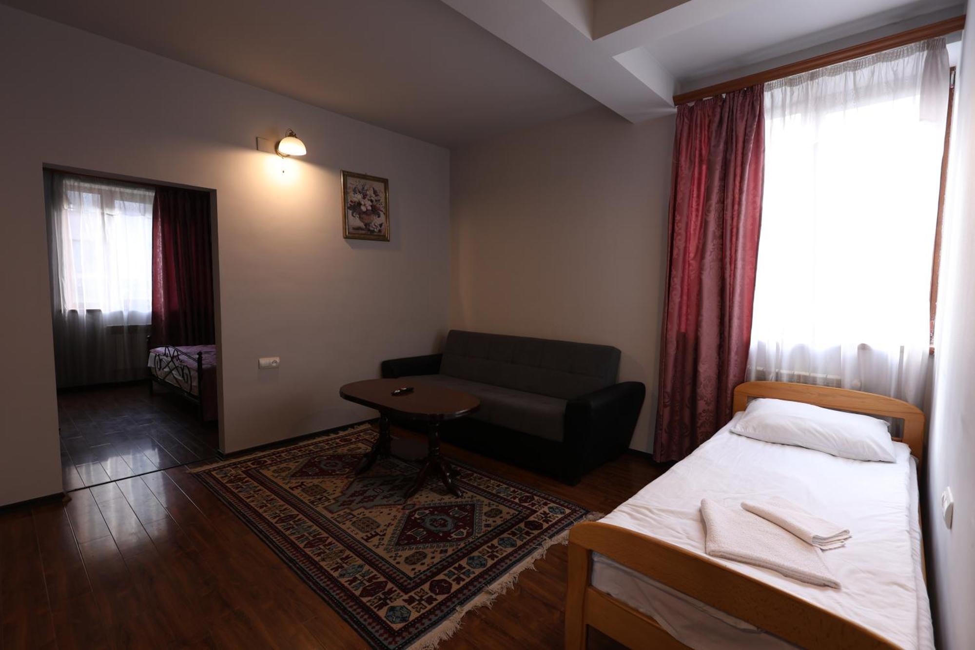 Yeghevnut Hotel Goris Extérieur photo