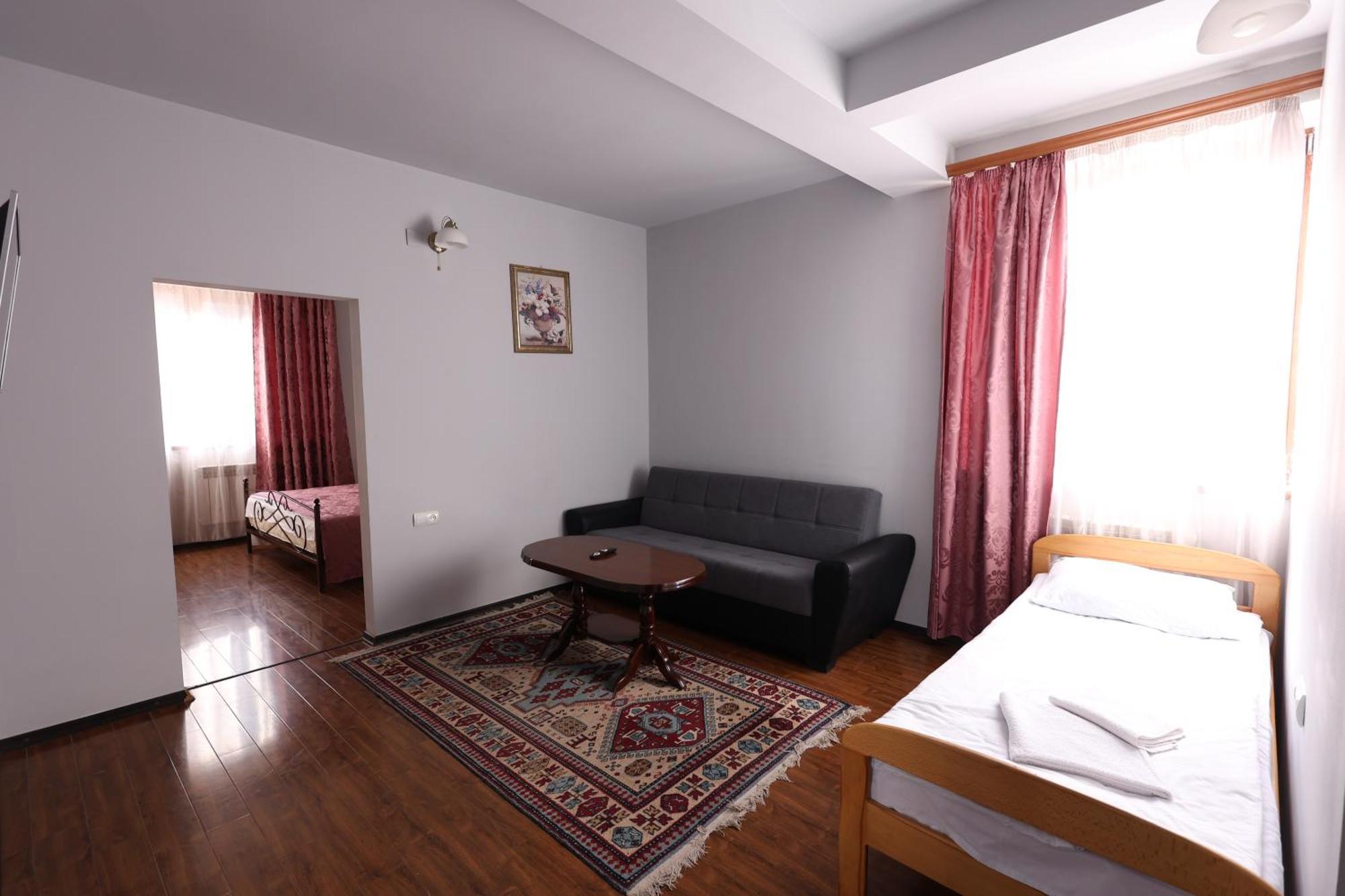 Yeghevnut Hotel Goris Extérieur photo