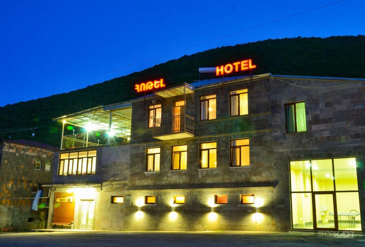 Yeghevnut Hotel Goris Extérieur photo